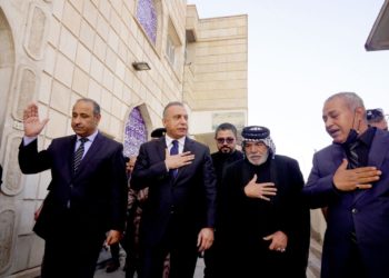 الكاظمي يحضر مجلس عزاء فقيد الأدب والشعر العراقي الشاعر حسب الشيخ جعفر + صور