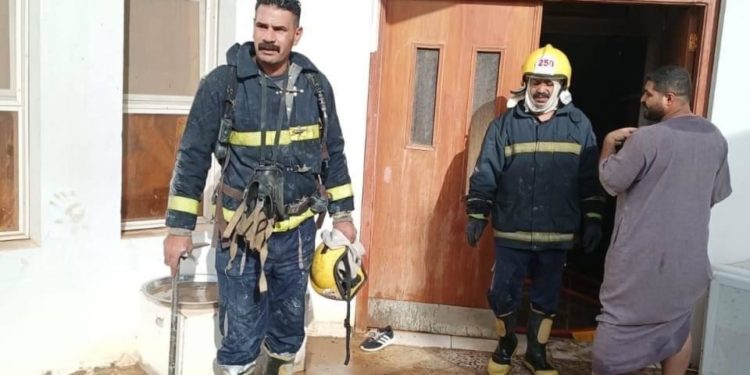 إنقاذ فتاة علقت داخل منزلها جرّاء نشوب حريق + صور