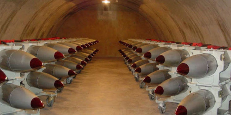 بولندا مستعدة لاستقبــــــال قنابل نووية أميركية