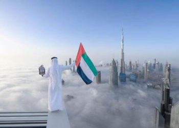 الإمارات توقف العمل بإصدار قسيمة الإقامة للأجانب
