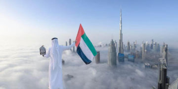 الإمارات توقف العمل بإصدار قسيمة الإقامة للأجانب