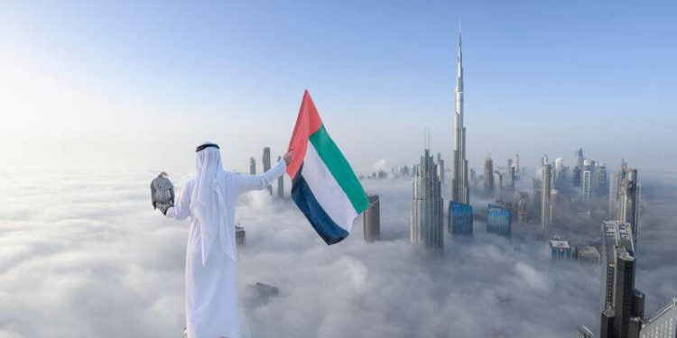 الإمارات توقف العمل بإصدار قسيمة الإقامة للأجانب