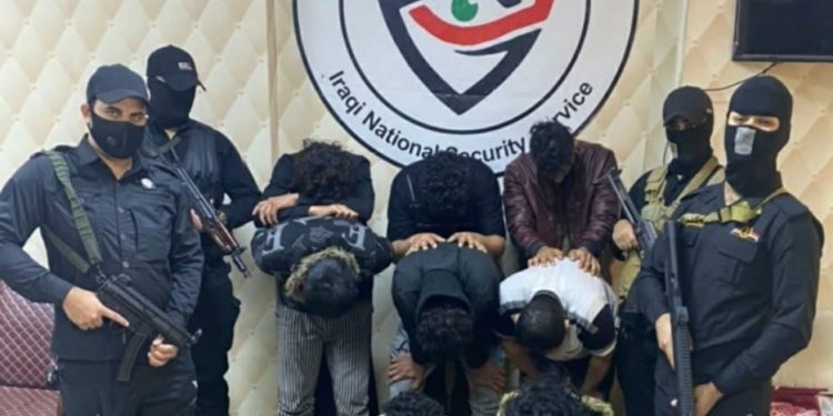 الأمن الوطني يلقي القبض على (40) متهماً بالابتزاز الإلكتروني