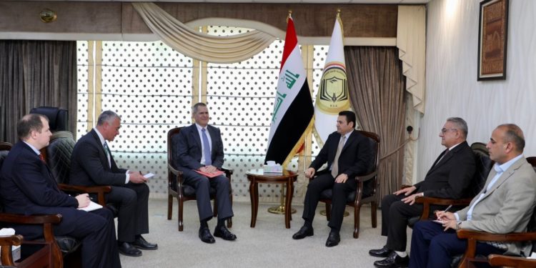 الأعرجي يبحث مع السفير الأمريكي لدى بغداد ملف مخيم الهول