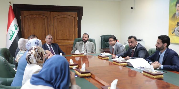 نواب الأنبار يجتمعون برئيس مؤسسة الشهداء لحل مشكلة الرواتب المتوقفة