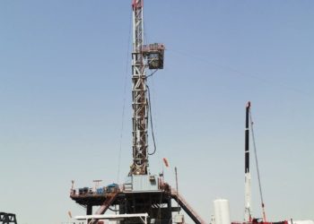 المباشرة بتنفيذ مشروع حفر (20 بئراً نفطية) فــــي ذي قار