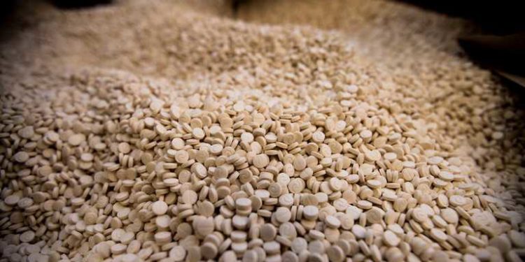 إحباط تهريب أكثر من (700 ألف) قرص إمفيتامين المخدر وأكثر من طنين من الحشيش في السعودية