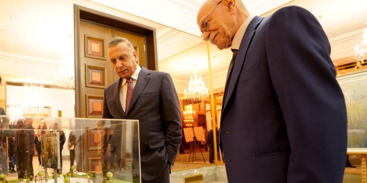 الكاظمي يستقبل الفنان التشكيلي سعدي الكعبي