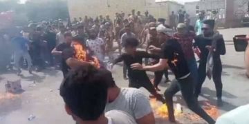 احتراق أحد المحتجين أمام مبنى ديوان محافظة ذي قار