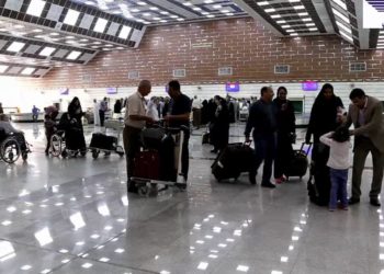 طفل يخترق أمن مطار النجف ويعطل رحلة لغرض “التســـول”