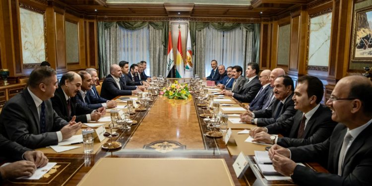 عقد اجتماع المكتبين السياسيين للــ(ديمقراطي والاتحاد) برعاية رئيس الاقليم