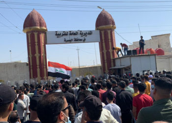 محاضرو البصرة يتظاهرون للمطالبة بالتثبيت وتعديل رواتبهم