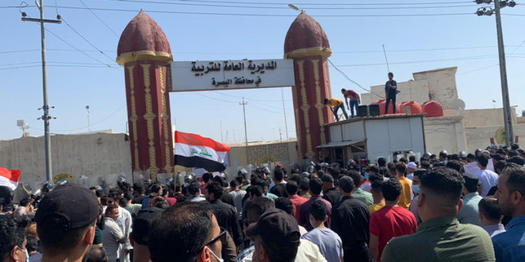 محاضرو البصرة يتظاهرون للمطالبة بالتثبيت وتعديل رواتبهم