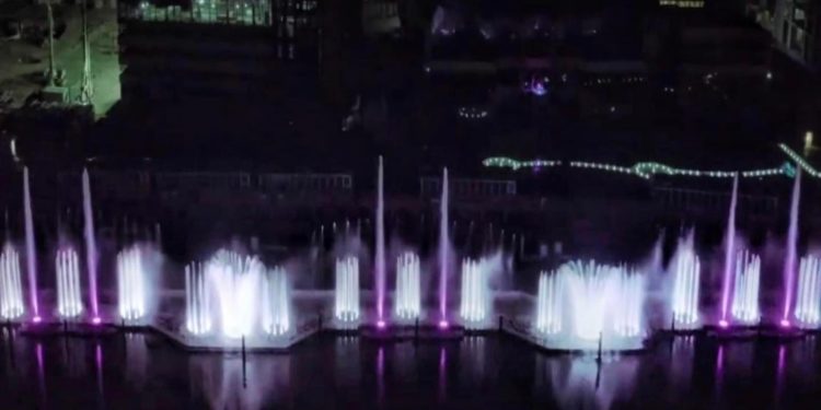 بغداد على موعد مع إفتتــاح أكبر نافورة راقصة في نهر دجلة بطول (160 متر و بأرتفاع 65 متر)