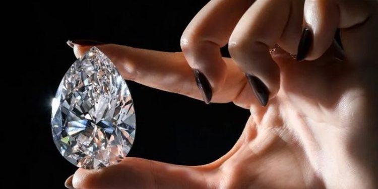 طرح أكبر ألماسة بيضاء للبيع بـ30 مليون $ ,, “الصخرة”