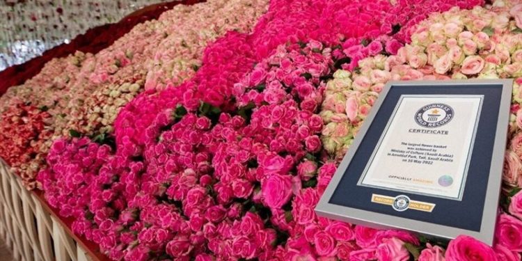 سعوديون يصنعون أكبر سلة ورد في العالم  ,, دخلت موسوعة “جينيس”