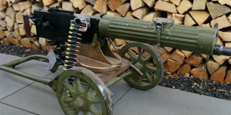 أوكرانيا تصمد بفضل الأيقونة “ماكسيم” … مدفع عمره تجاوز القرن