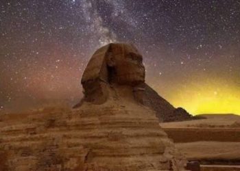 نوم أبو الهول يشغل النشطاء ,, الأرض تتجهز لحدث عظيم