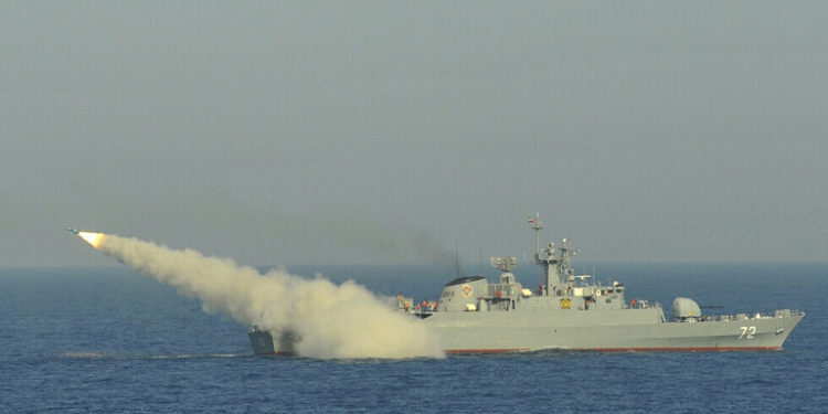 البحرية الإيرانية تخطط للتواجد الدائم في المياه الحرة على بعد أكثر من (2000 كيلومتر)