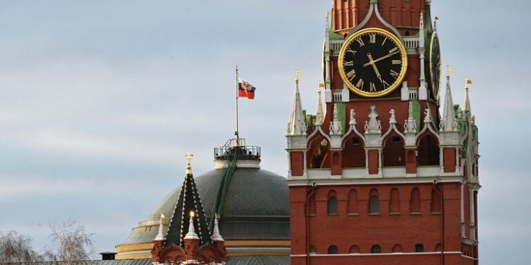 بعد التعامل بـالعملة الروسيـــــة ورمز الهاتف الروسي خيرسون تعتـــــمد “توقيت موسكو”