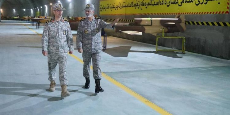 ايران تكشف عن “قاعدة طائرات مسيرة سرية” تقع على عمق مئات الأمتار تحت الأرض