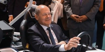 المستشار الالماني يتعهد ببناء “أكبر جيش في أوروبا” بين دول الناتــــــو