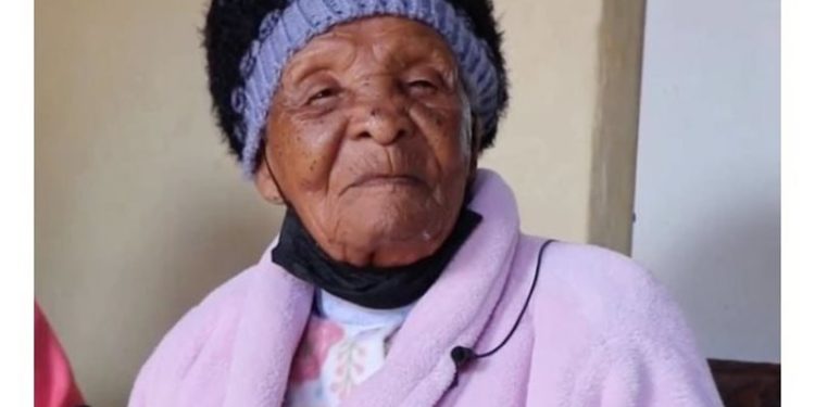 معمرة أفريقية تكشف سر طول حياتها ..عمرها 128 عاما