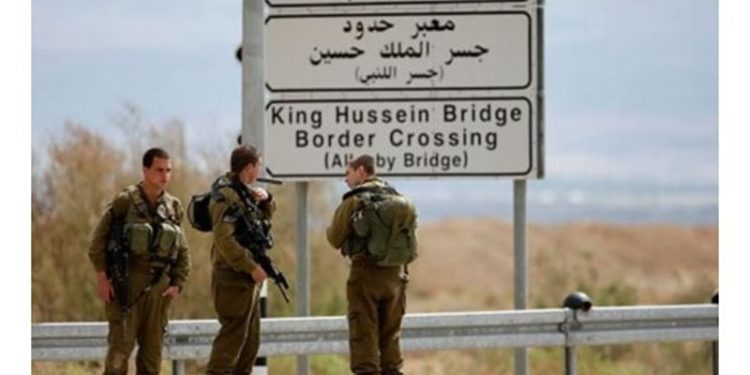 رجل يتنكر في زي امرأة لدخول الضفة الغربية