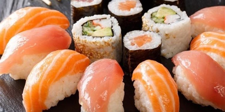 300 شخص تايواني يغيرون أسمائهم لـ”سلمون” بسبب وجبة ســـوشي