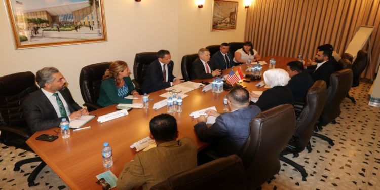 لقاء بين السفير الأميركي ومجموعة من الصحفيين الكرد في “جلسة نقاشية”