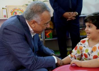 الكاظمي يلتقي مجموعة من أطفال مرضى التوحّد في بغداد