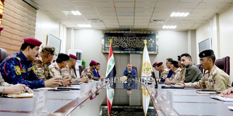 الكاظمي يزور مقر قيادة العمليات المشتركة ويهنئ مقاتلينا الأبطال بعيد الفطر المبارك