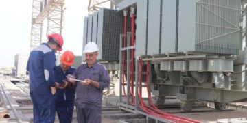 الشركـة العامـة للحديـد والصلـب تُنجـز شبكـة خطـوط كهربـاء الضغـط العالـي العائـدة لهـا