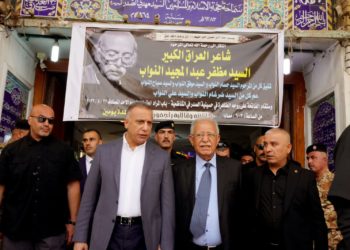 الكاظمي يحضر مجلس عزاء الشاعر مظفر النوّاب + صور