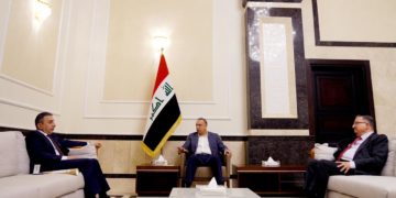 الكاظمي يستقبل العالم العراقي الدكتور ضياء الجميلي