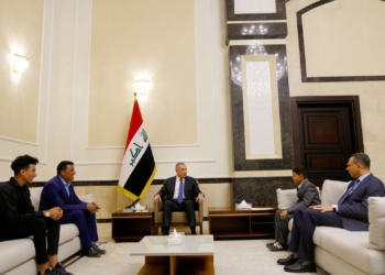 الكاظمي يستقبل أحد الطلبة الأيزيديين المتفوقين ممن كان مختطفاً لدى داعش