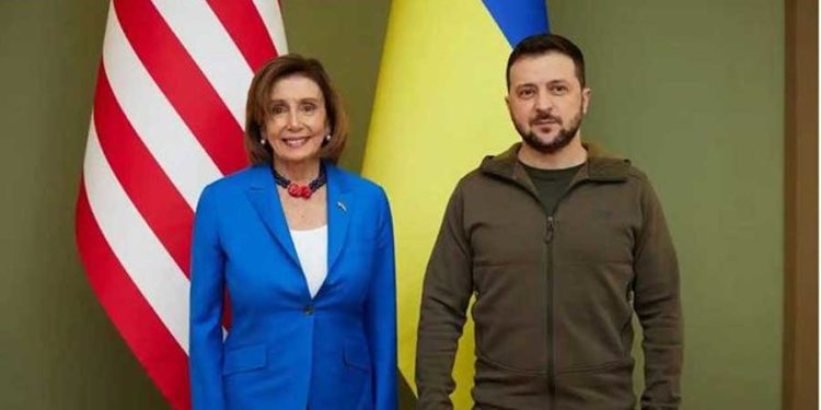 صحفي يكشف أسرار لقاء زيلينسكي (الشوكولاتة والنبيذ والكلاب)