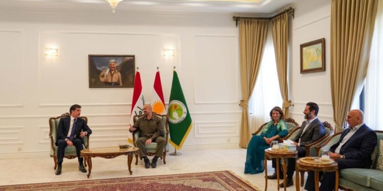  لقاء يجمع نيجرفان بارزاني مع قادة الوطني الكردستاني في السليمانية + صور