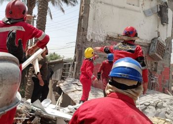 نقل عامل من تحت أنقاض المطعم المُنهار في الجادرية إلى المستشفى