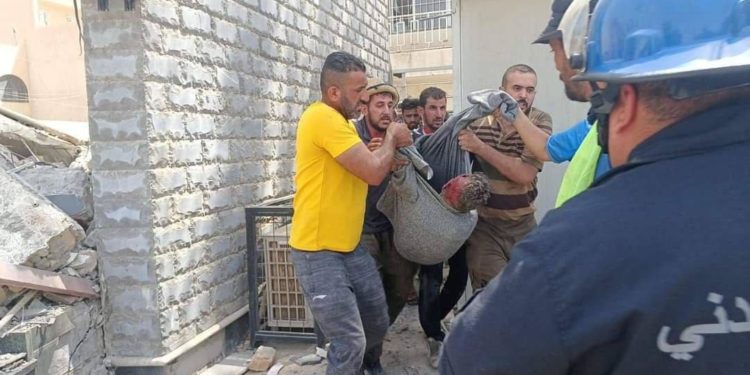 وجود أشخاص محاصرين داخل مبنى المطعم المنهار في الجادرية + صور