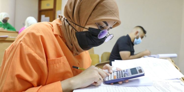 اكثر من ( 12 ألف) طالب دراسات عليا يؤدون الامتحانات النهائية