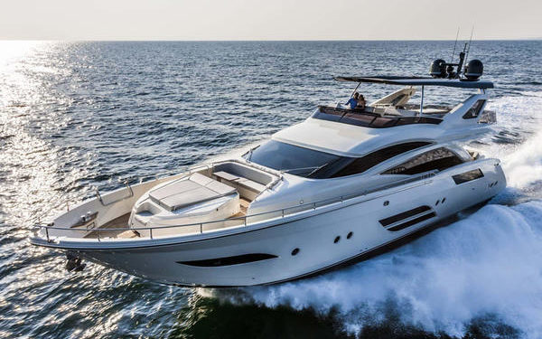 ضبط يخت لمشهور بالسوشيال ميديا في الكويت محمل بـ (700 زجاجة خمر)