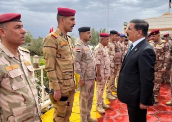 وزير الدفاع يصل صلاح الدين ويطلع على سير العمليات العسكرية
