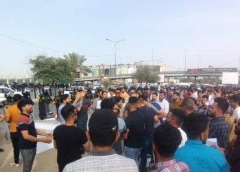 تظاهرة أمام مبنى وزارة النفط في بغداد