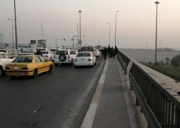 القبض على (7 أشخاص) متلبسين بسرقة “السور الحديدي” لجسر منطقة الشعب