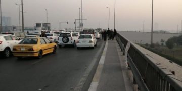 القبض على (7 أشخاص) متلبسين بسرقة “السور الحديدي” لجسر منطقة الشعب