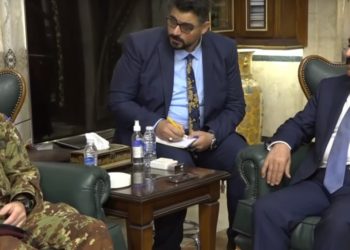 وزير الدفاع وقائد بعثة حلف الناتو الجديد يبحثان سبل “تقديم الدعم في مجال التدريب”