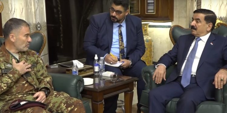 وزير الدفاع وقائد بعثة حلف الناتو الجديد يبحثان سبل “تقديم الدعم في مجال التدريب”