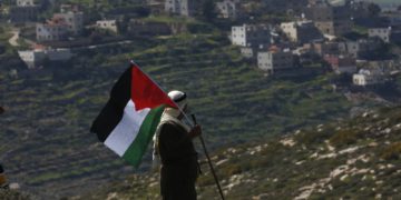 رئيس وزراء إسرائيل يتوقع سيطرة الفلسطينيين على “تـــل أبيب” خلال بضع سنوات