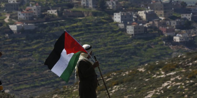 رئيس وزراء إسرائيل يتوقع سيطرة الفلسطينيين على “تـــل أبيب” خلال بضع سنوات